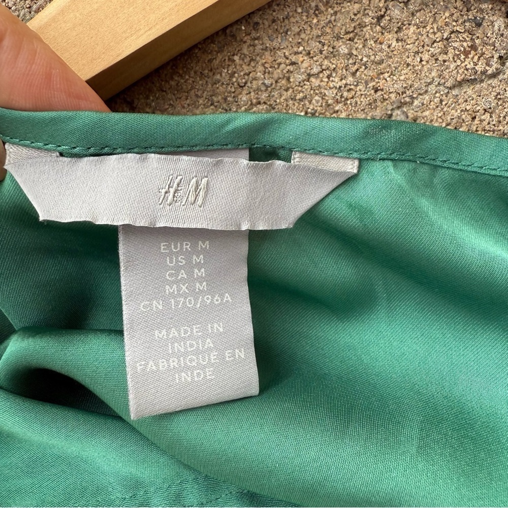 H&M Women’s Chic Green Satin Sleeveless Shirt Maxi Dress Size Medium - Picture 13 of 13